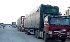 Bắt giữ 3 xe chở gỗ quá tải lọt qua nhiều tỉnh, thành