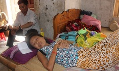  "Tôi không thể nhắm mắt nếu ba đứa con của tôi dở dang việc học "