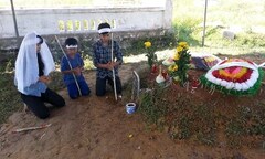 Xót xa cảnh 3 chị em trong chưa đầy một năm mất cả cha lẫn mẹ