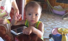 Phép màu nào “níu kéo” đôi mắt cho bé 2 tuổi bị ung thư mắt