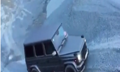 Cường  "đô la " trổ tài vượt địa hình với xe Mercedes hầm hố