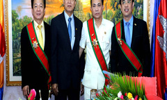 CT.HĐQT, TGĐ.SHB được quốc vương Campuchia tặng huân chương