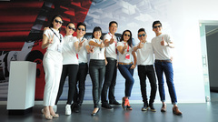 Thủy Tiên cùng dàn sao Việt sang Dubai thử tài đua siêu xe AudiR8