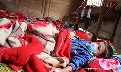 Lập trạm dã chiến ngăn sốt phát ban ở huyện miền núi Nghệ An