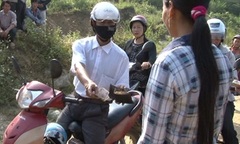 Người dân tự lập gác chắn thu phí ở Lào Cai, chính quyền  "bó tay "