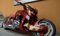 Mãn nhãn trước siêu mô tô dáng  "khủng long " tại Hà Nội