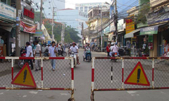 Rào đường, cấm taxi để xây hầm chui Thanh Xuân