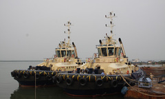 Bàn giao 2 tàu kéo đầu tiên xuất khẩu sang châu Âu 