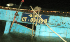 Chiếc ghe phát nổ, 70 tấn hàng hóa chìm xuống sông