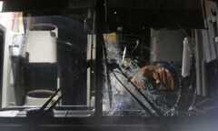 3 xe khách tiếp tục bị ném đá, chặn đường