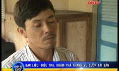 Clip: 2 gã choai siết cổ lái xe, cướp tài sản