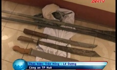 Clip: Côn đồ xách dao “đại náo” quán bar