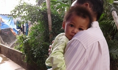 Clip: Xót thương bé 8 tháng tuổi mất bố mẹ và anh trai vì tai nạn