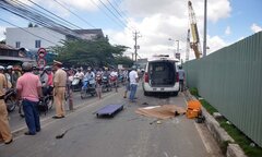 Xe máy đối đầu xe tải, 3 thanh niên tử vong tại chỗ