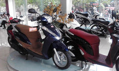 Xe máy ế ẩm, dân buôn không chừa trò bẩn đẩy giá