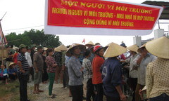 Dân dựng lều vây trại nuôi lợn gây ô nhiễm môi trường