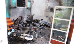 Bố tự tay đốt nhà, dí dao vào cổ dọa giết con trai