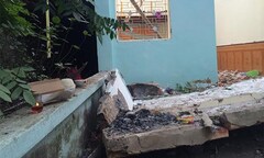 Sập mái hiên, 2 người tử vong