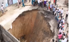 Clip: Bộ TNMT trả lời về  "hố tử thần " và phí  "bôi trơn " sổ đỏ