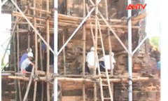 Clip: Tháp cổ Mỹ Sơn bị lún, nứt nghiêm trọng