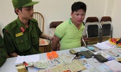 Giả vờ mua dây chuyền tặng vợ, đối tượng cướp 5 chỉ vàng