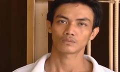 Clip: Đối tượng hung hãn cầm dao tấn công tổ tuần tra