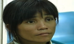 Clip: Nữ quái nhiễm HIV cắn vào đùi công an gây chảy máu