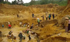 Clip: Doanh nghiệp lén lút khai thác vàng gần 1 năm