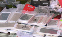 Clip: Thủ đoạn tinh vi tuồn điện thoại lậu vào Việt Nam