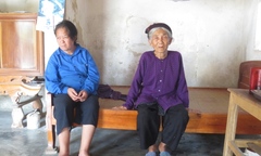 Ước mong giản đơn của người mẹ bệnh tật nuôi con gái tâm thần