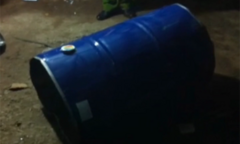 Clip: Thùng phuy hóa chất nguy hiểm như bom hẹn giờ