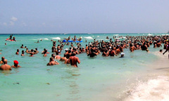 Những bãi  "tắm tiên " khiến bạn phải bỏng mắt