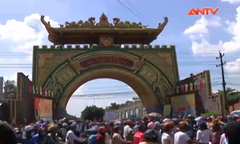 Cảnh người như nêm vào khu du lịch Đại Nam