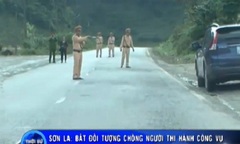 Tài xế đâm xe vào CSGT rồi bỏ chạy