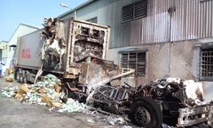 Xe container bốc cháy dữ dội, hàng tỷ đồng bị thiêu rụi