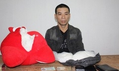 Clip: Bắt quả tang kẻ 'ôm' 1,5kg ma túy nhồi trong thú bông