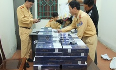 Clip: CSGT Hà Tĩnh bắt 620 gói thuốc lá lậu trên xe ô tô khách