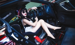 Kiều nữ 9X “đốn hạ” xế cơ bắp Nissan GT-R