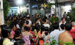 Clip: Đang ngồi trong nhà, 1 phụ nữ bị đâm chết