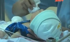 Clip: Cháu bé sơ sinh bị văng ra khỏi bụng mẹ đã xuất viện