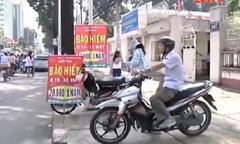 Clip: Người dân mua bảo hiểm xe máy chỉ để đối phó