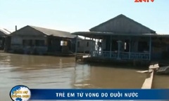 Clip: Xót thương bé 2 tuổi rơi xuống nước tử vong