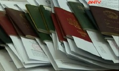 Clip: Cảnh báo tình trạng  "cò mồi " hộ chiếu