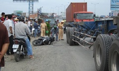Clip: Nam thanh niên bị xe container cán chết vì vấp ổ gà