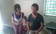 Đôi vợ chồng tật nguyền giang rộng vòng tay đón trẻ mồ côi