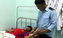 Cả chục người nhà bệnh nhân đuổi đánh y, bác sĩ