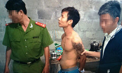 Dùng roi điện cướp hơn 43 lượng vàng