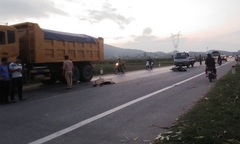 Truy tìm tài xế xe tải gây tai nạn chết người rồi bỏ trốn