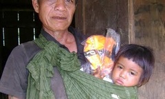 Bạn đọc hướng về vợ chồng già nuôi 4 cháu nhỏ mồ côi