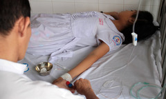 Học sinh tiểu học nhập viện sau khi tiêm ngừa sởi – rubella